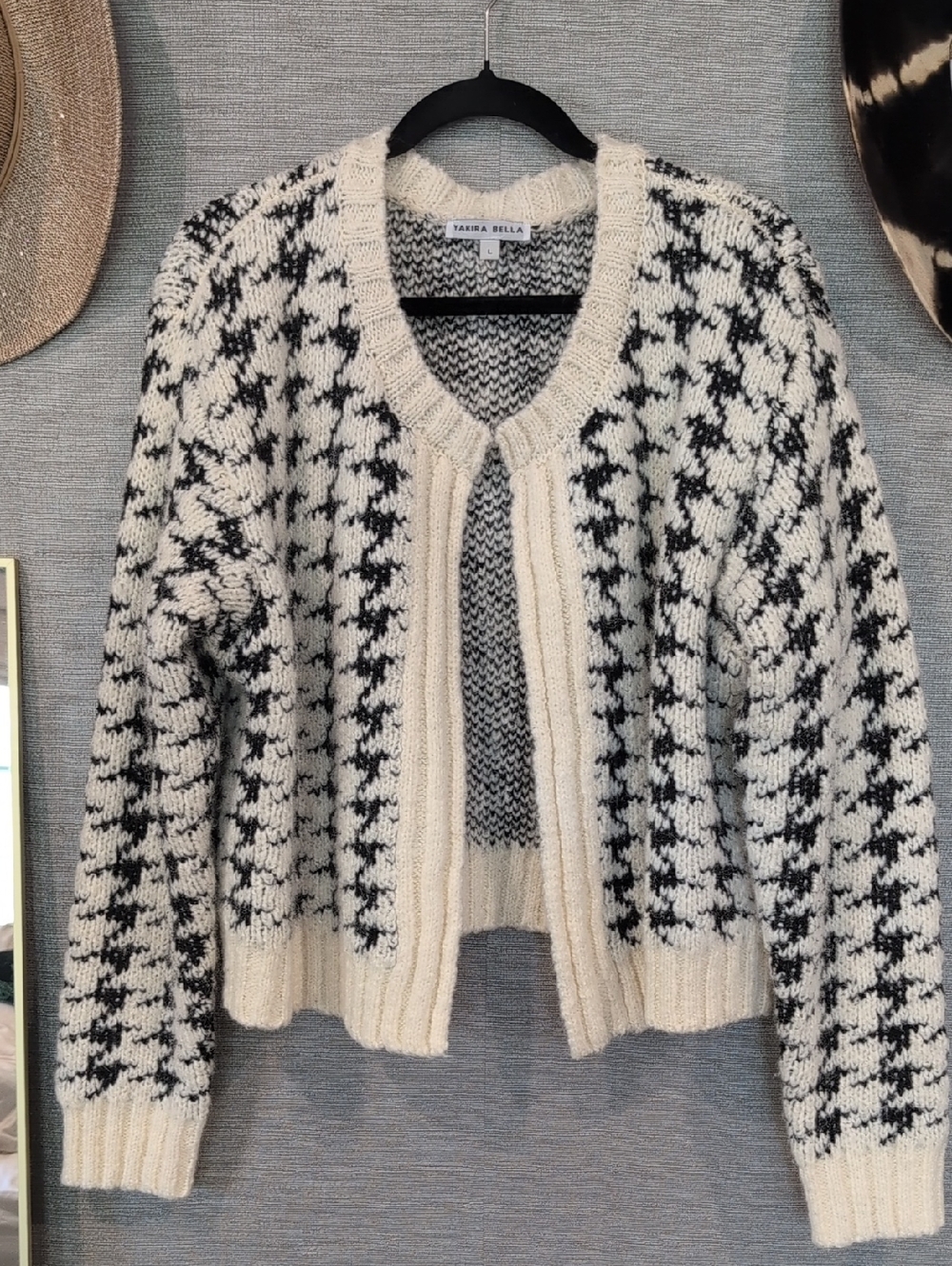 YAKIRA BELLA Cream & Black Houndstooth Open-Front Cardigan Sweater